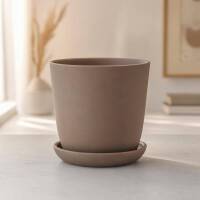 Steingut-&Uuml;bertopf mit Unterteller &ndash; Matte Eleganz f&uuml;r Wohnr&auml;ume